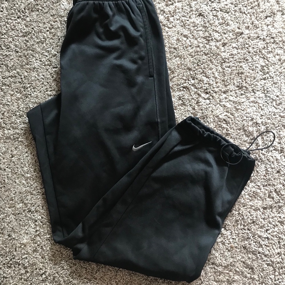 Nike therma-fit sweats!